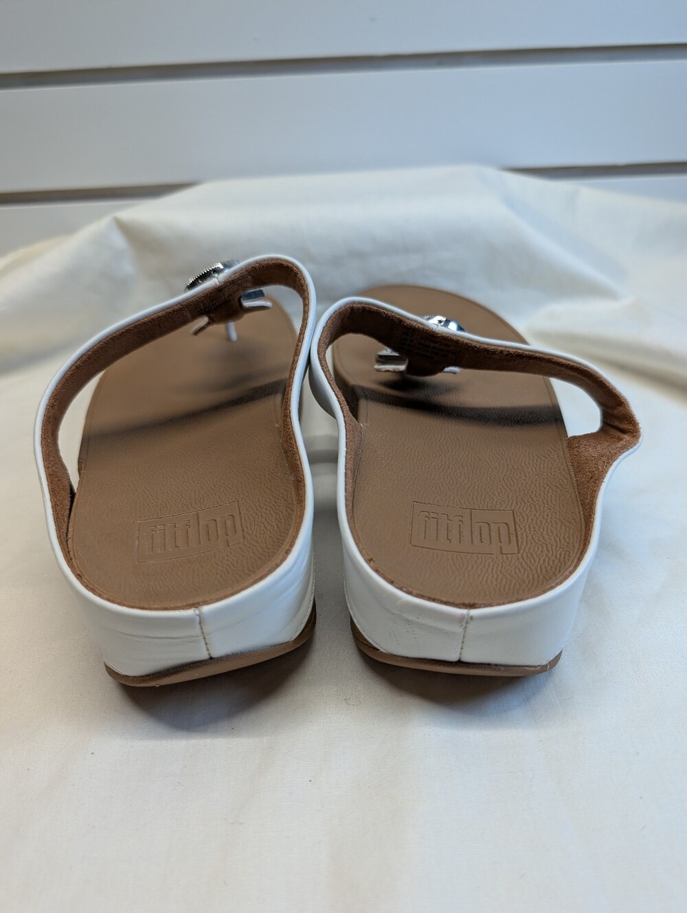 Fitflop Velma Adorn Toe Thong Flip Flop White Silver Size 10 EUC - Picture 3 of 7